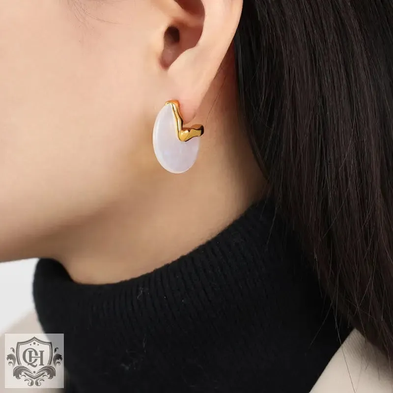 18K gold simple and elegant fan-shaped earrings inlaid with gemstones