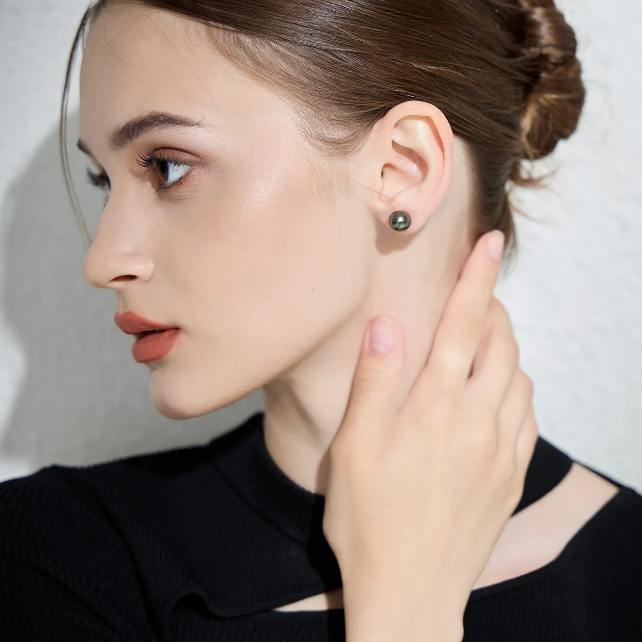 18K Gold﻿ Top Lustre Tahitian Pearl Stud Earrings KE00186