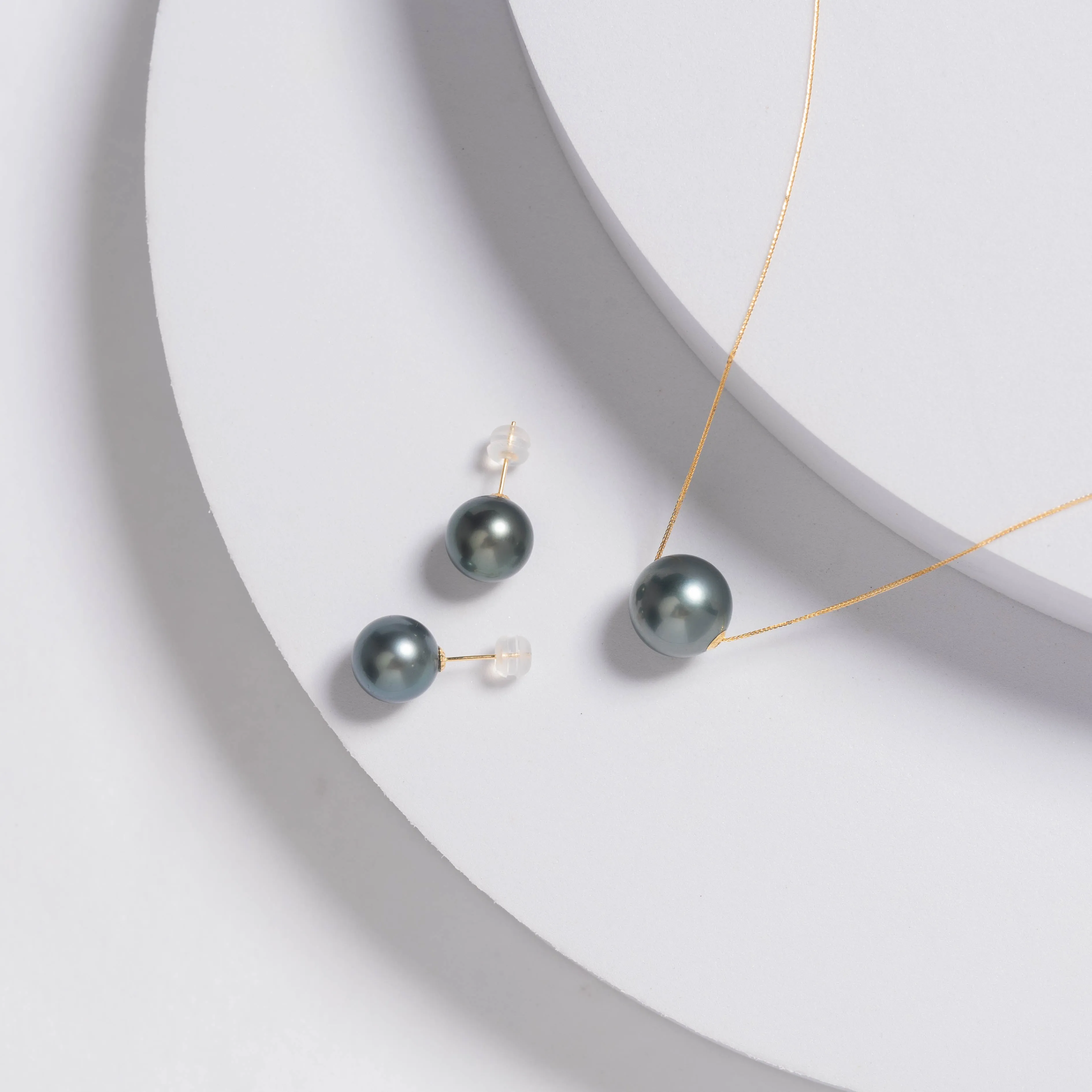 18K Gold﻿ Top Lustre Tahitian Pearl Stud Earrings KE00186