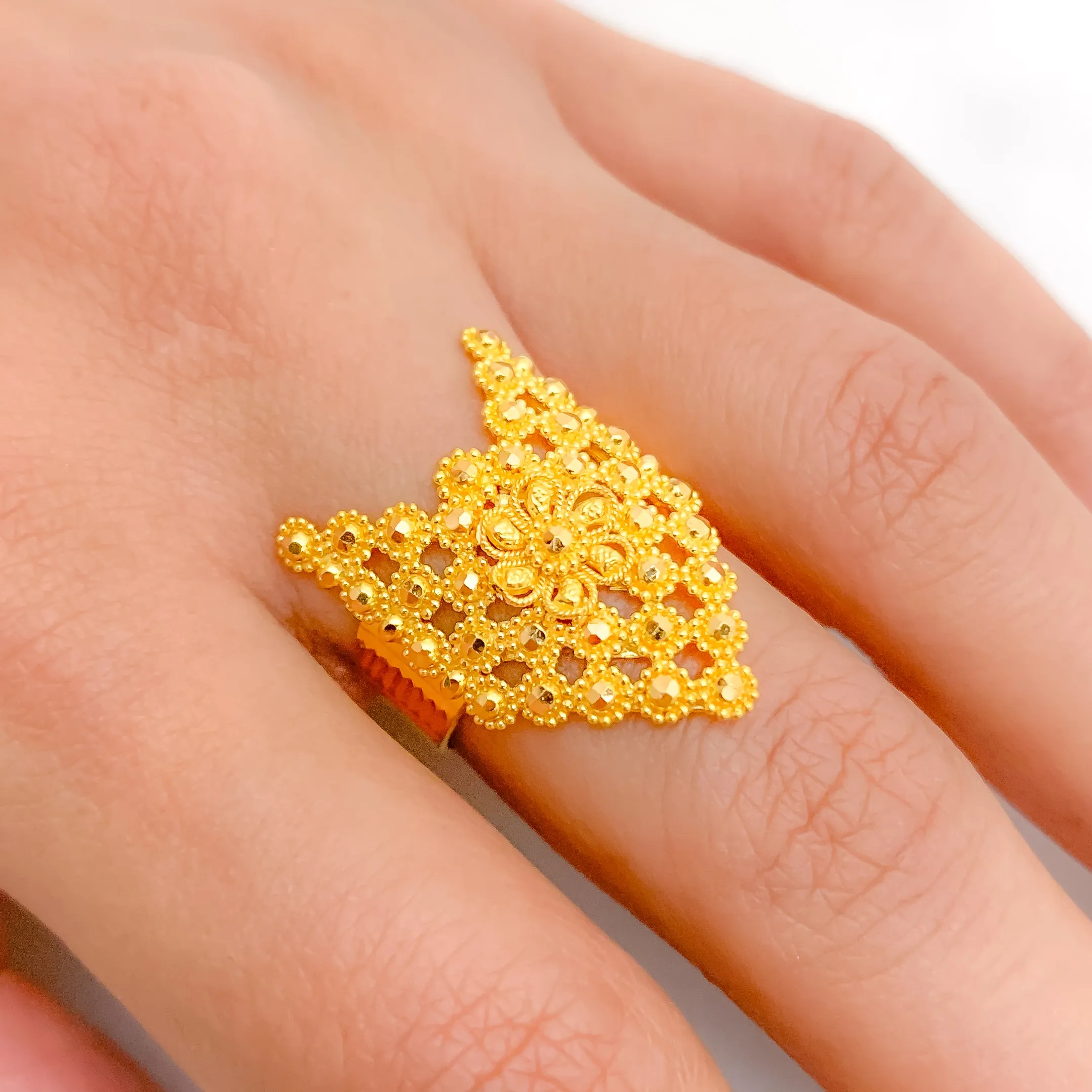 Artistic Floral Patterned Ring