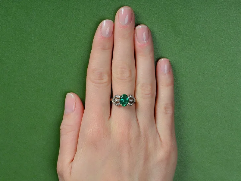 Artistic Ribbons - Emerald Diamond Ring