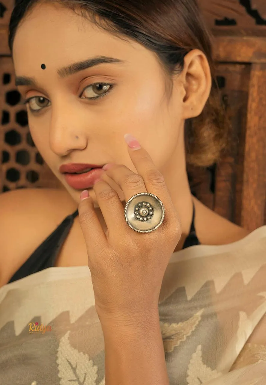 Daana Detailed Quirky Bowl Ring