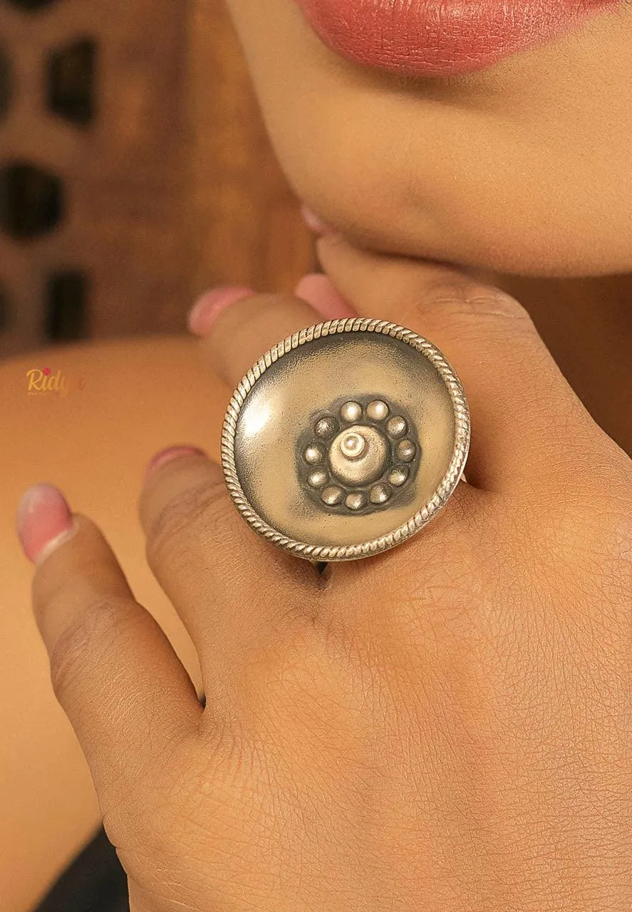 Daana Detailed Quirky Bowl Ring