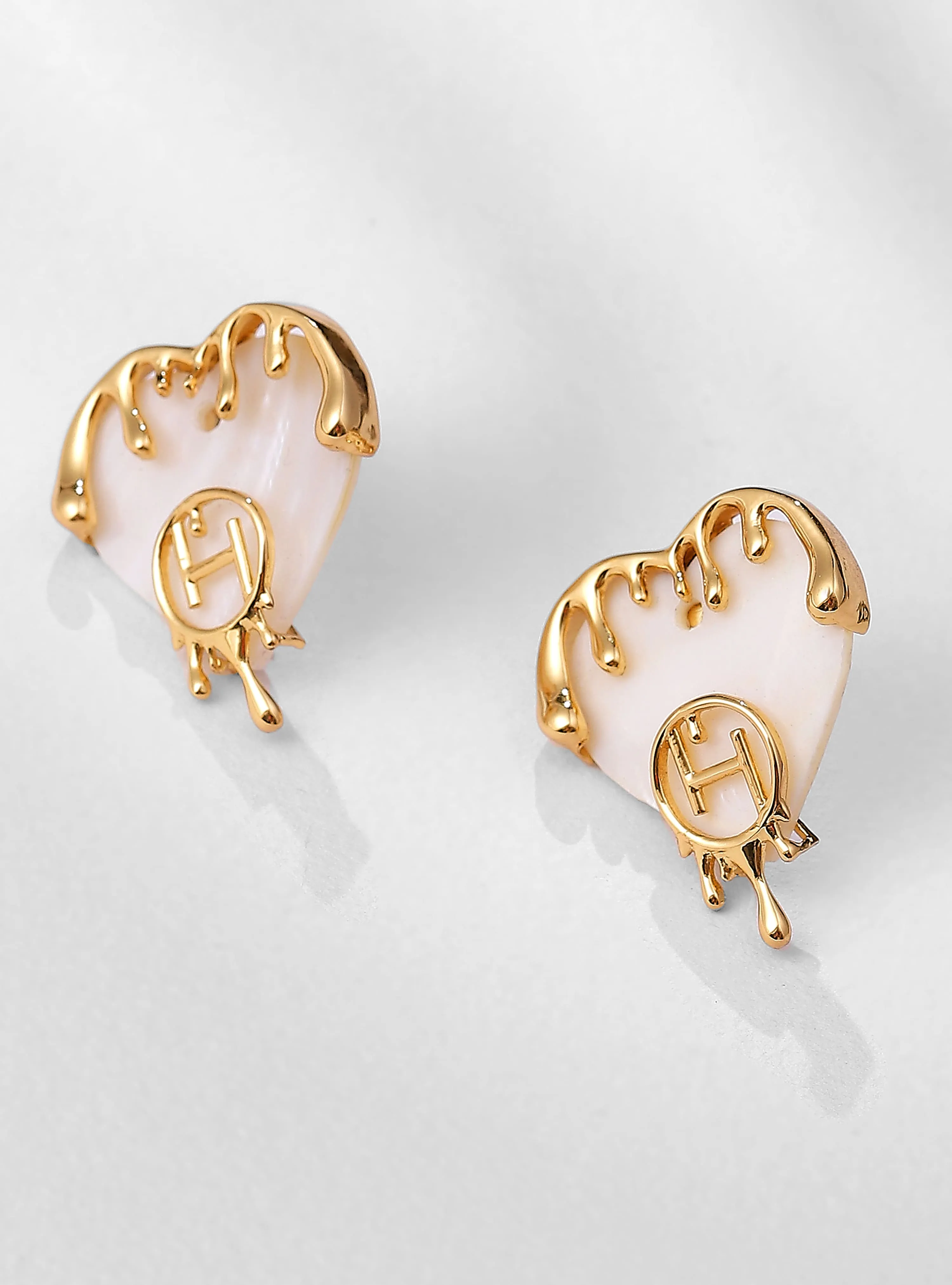 Drip OH Wild Heart Shell Mini Earrings