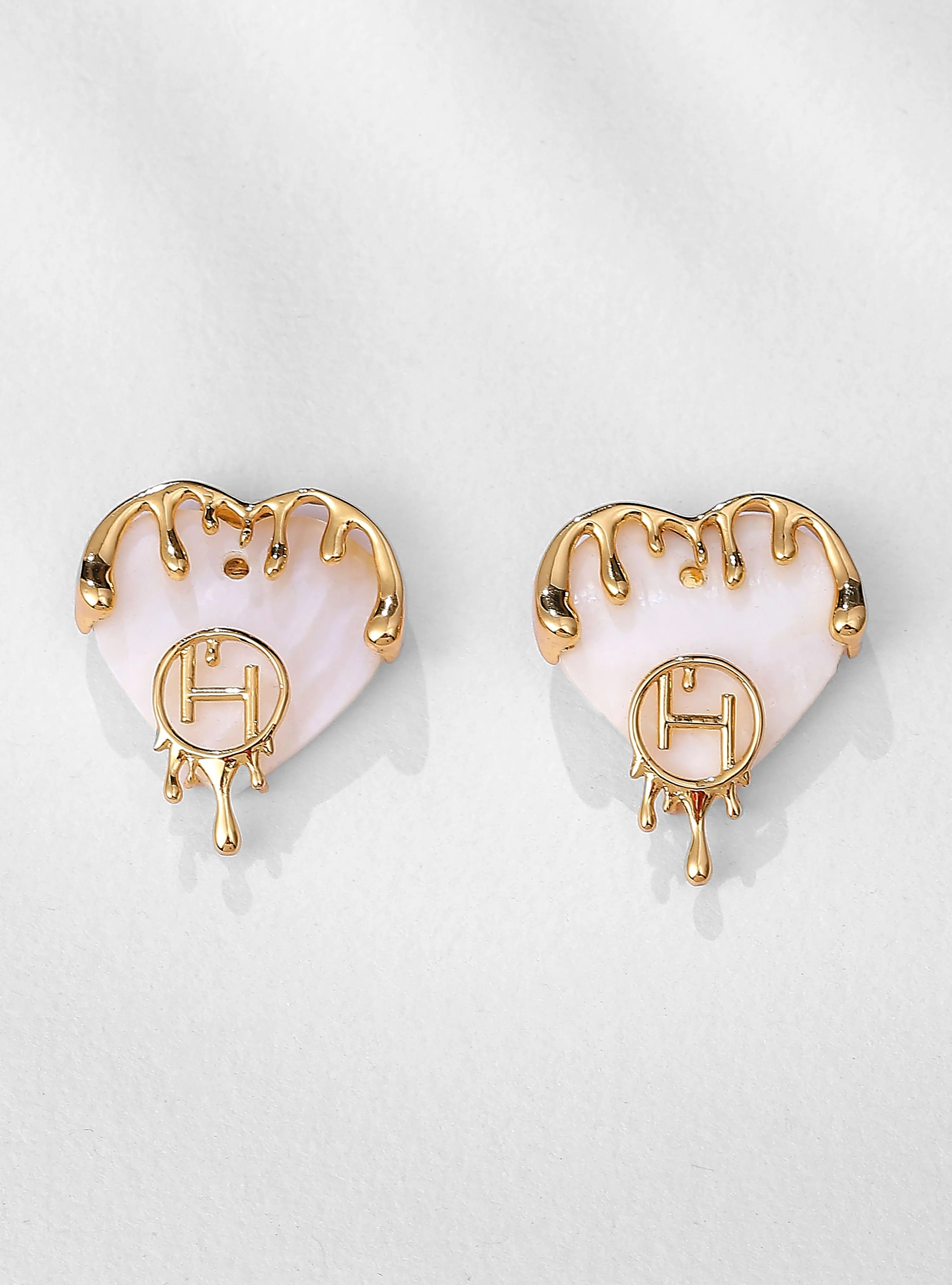 Drip OH Wild Heart Shell Mini Earrings