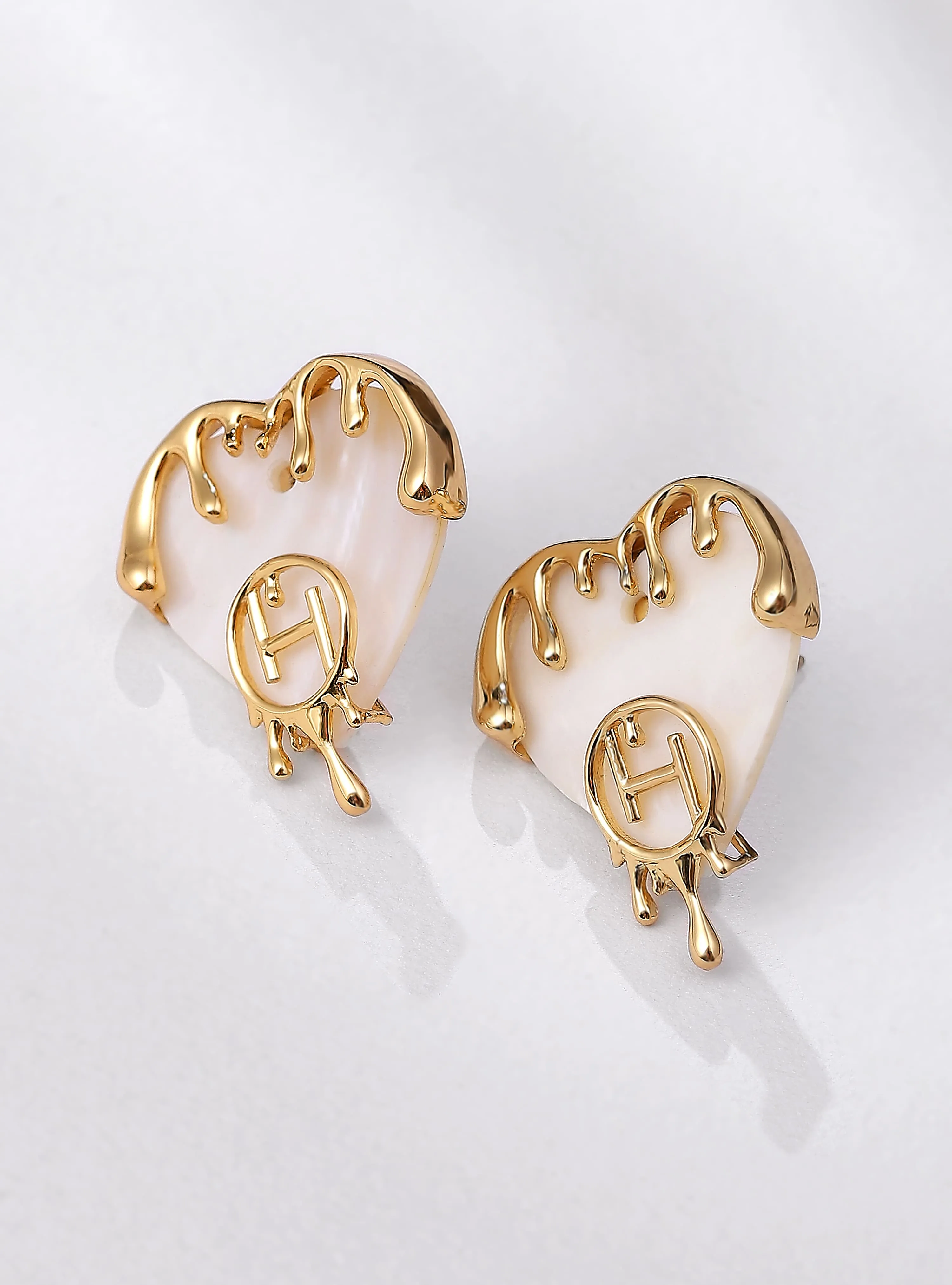 Drip OH Wild Heart Shell Mini Earrings