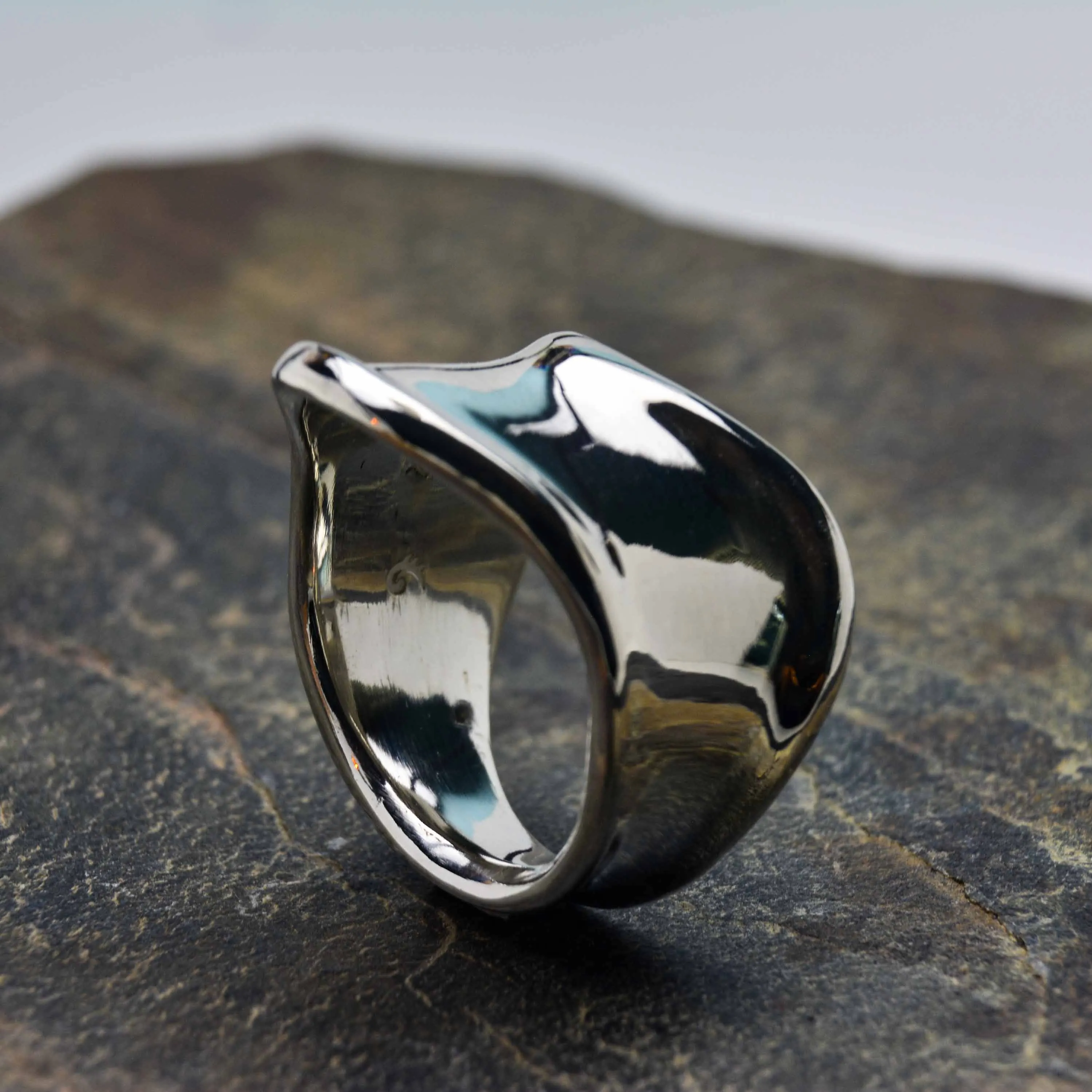 Evolution Ring Bold Beauty: A Thick and Artistic Ring with a Stunning Design