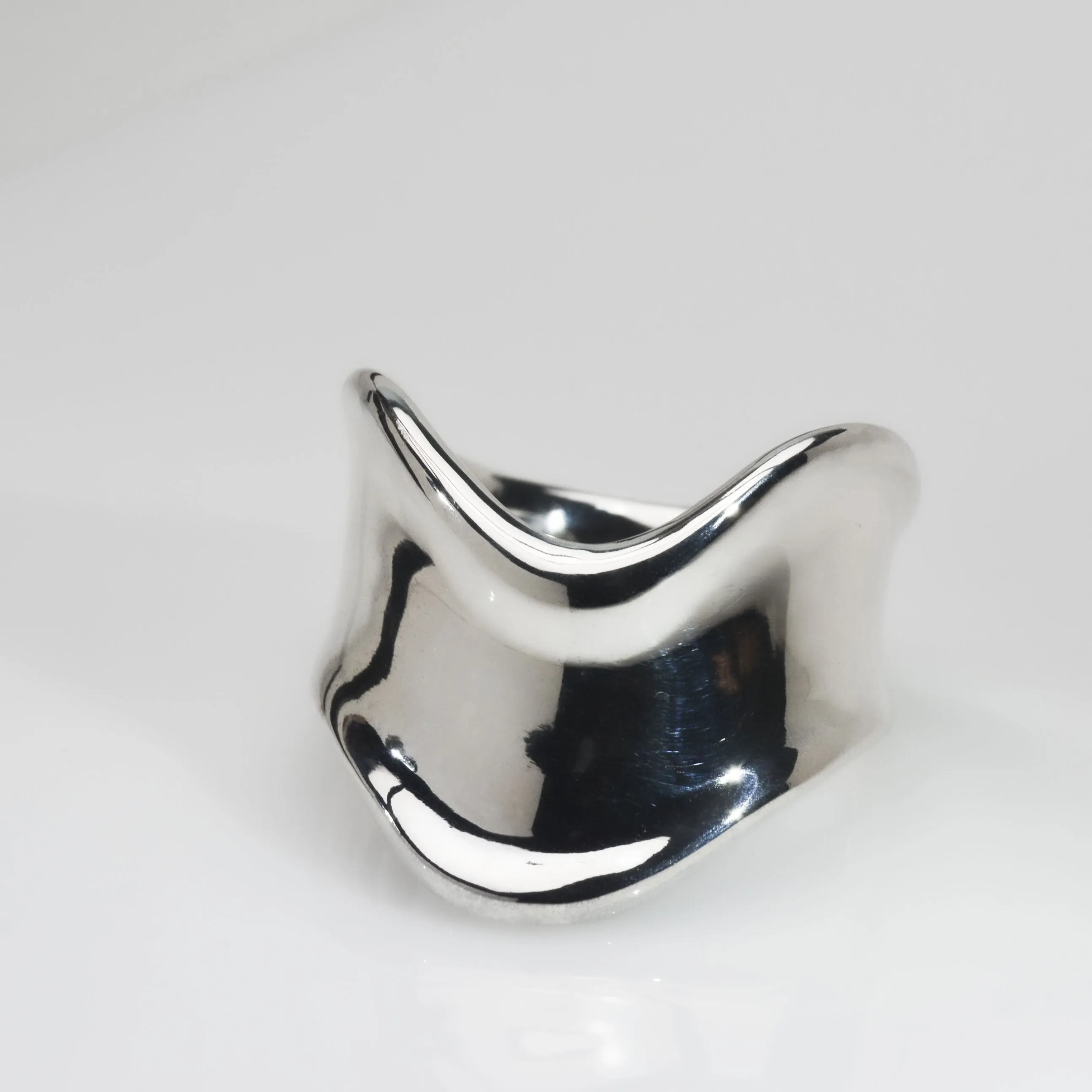 Evolution Ring Bold Beauty: A Thick and Artistic Ring with a Stunning Design