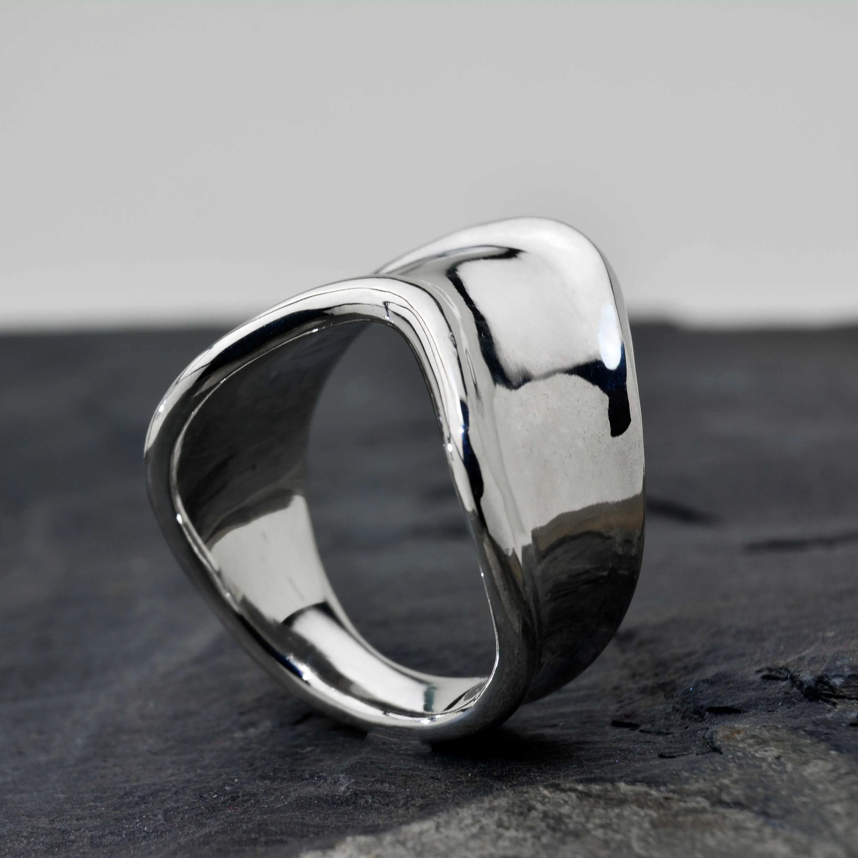 Evolution Ring Bold Beauty: A Thick and Artistic Ring with a Stunning Design