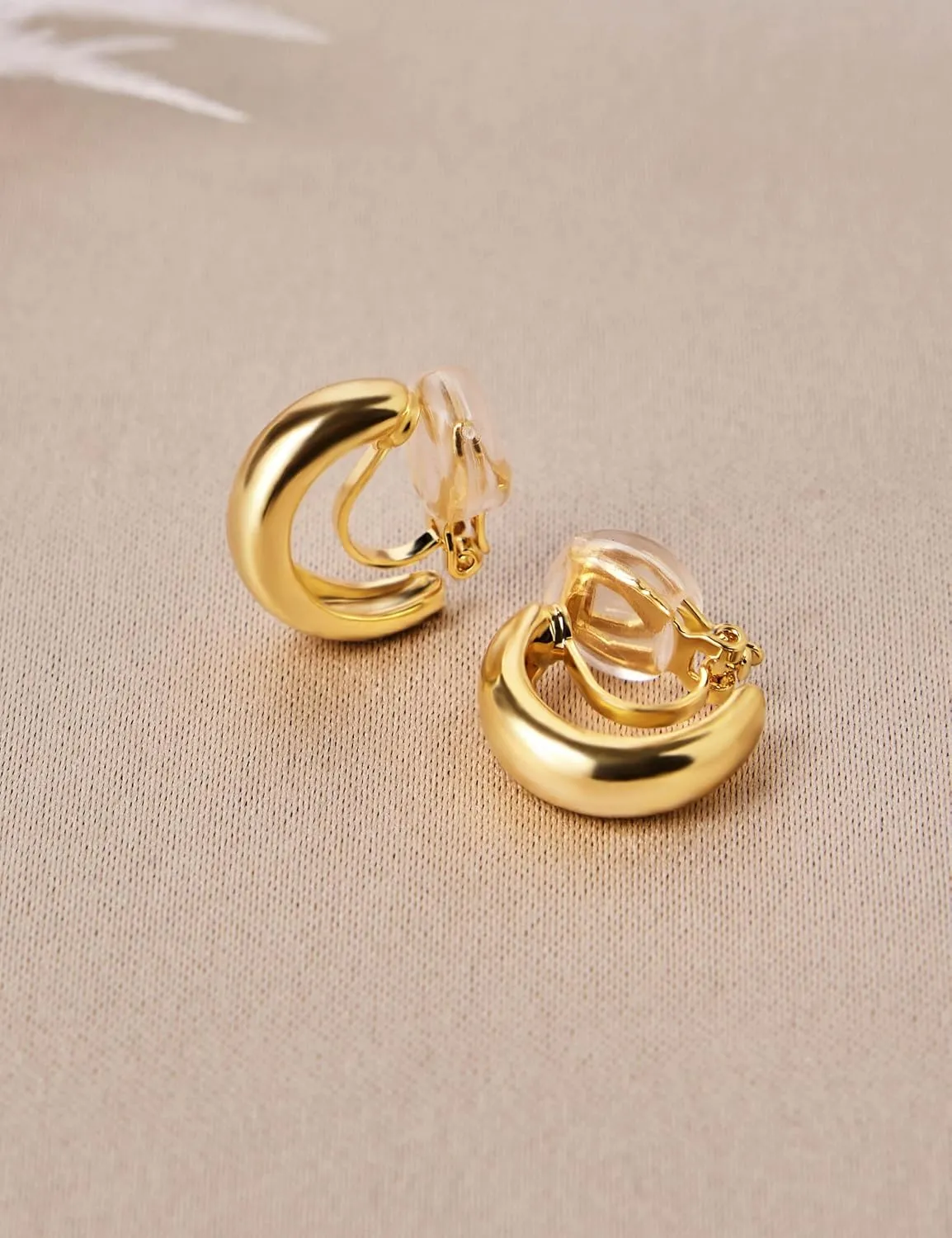FAN&LOUIS Gold Clip On Hoop Earrings,14K Gold Plated Chunky Gold Small Huggie Hoops Clip-On Earrings for Women??Small Wide Round Hoop Clip On Earrings