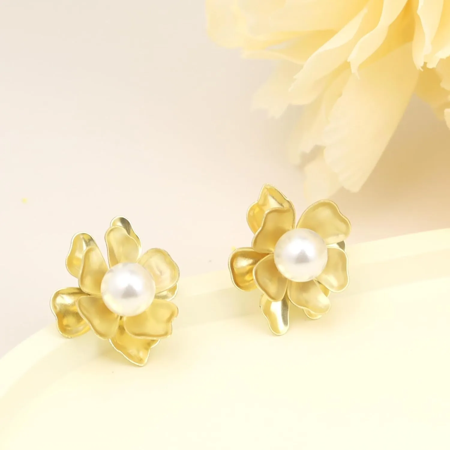 Flower Stud Earrings, Dainty Small Floral Earrings S925 Sterling Silver Post Fashion Metal Pearl Flower Earrings Statement Chunky Flower Earrings Vintage Trendy Summer Earrings For Women