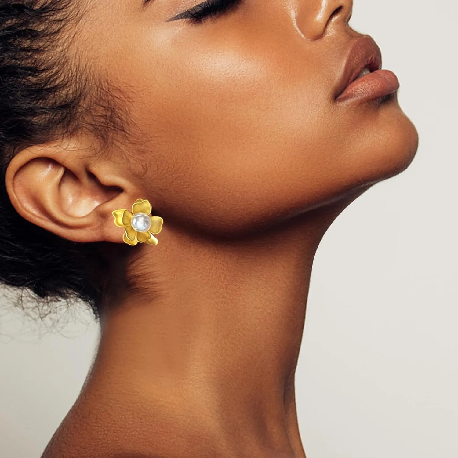 Flower Stud Earrings, Dainty Small Floral Earrings S925 Sterling Silver Post Fashion Metal Pearl Flower Earrings Statement Chunky Flower Earrings Vintage Trendy Summer Earrings For Women