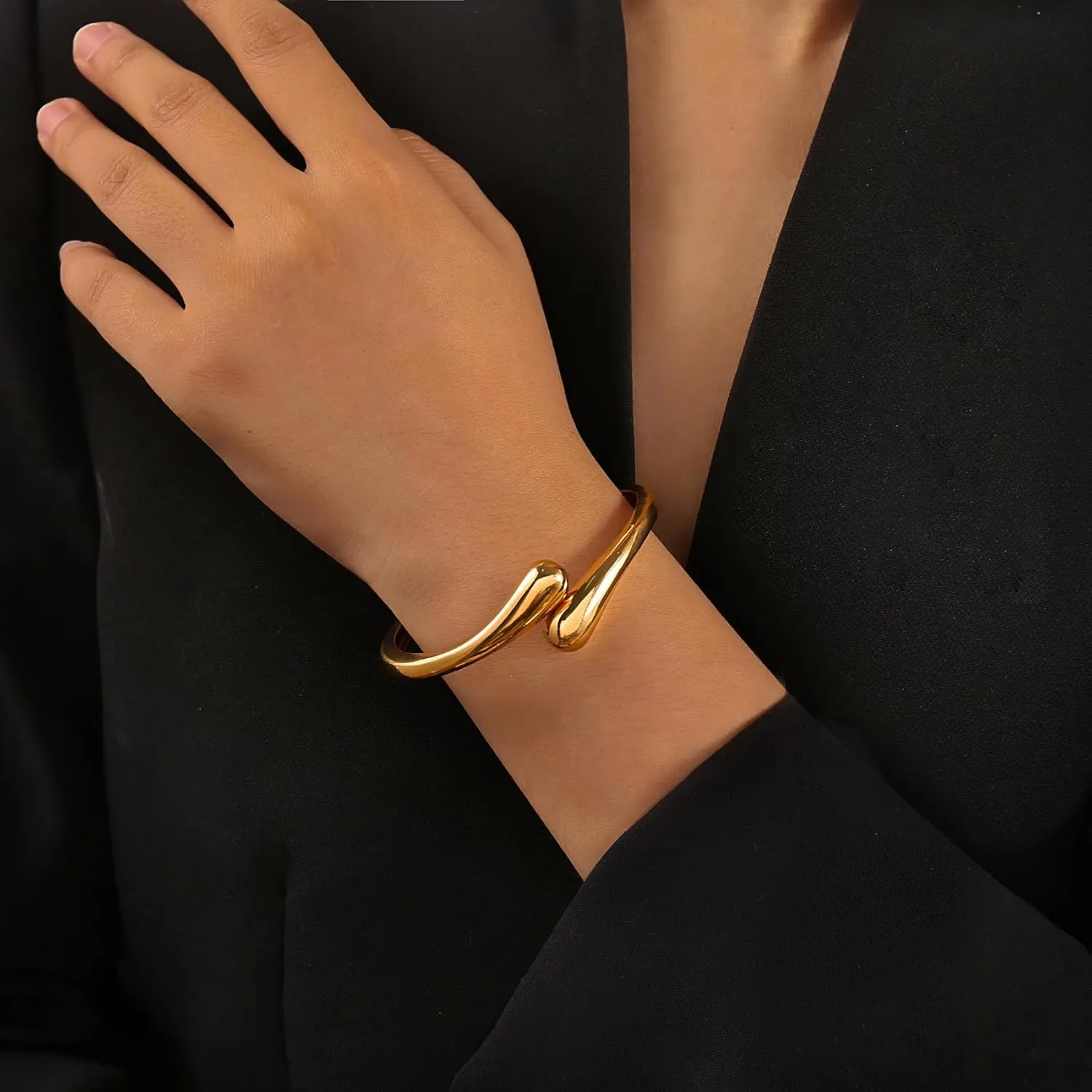 Gold Bangles Bracelets for Women, 14K Chunky Gold Waterdrop Spiral Oval Bangle Bracelets, Trendy Elegance Jewelry Gifts for Women
