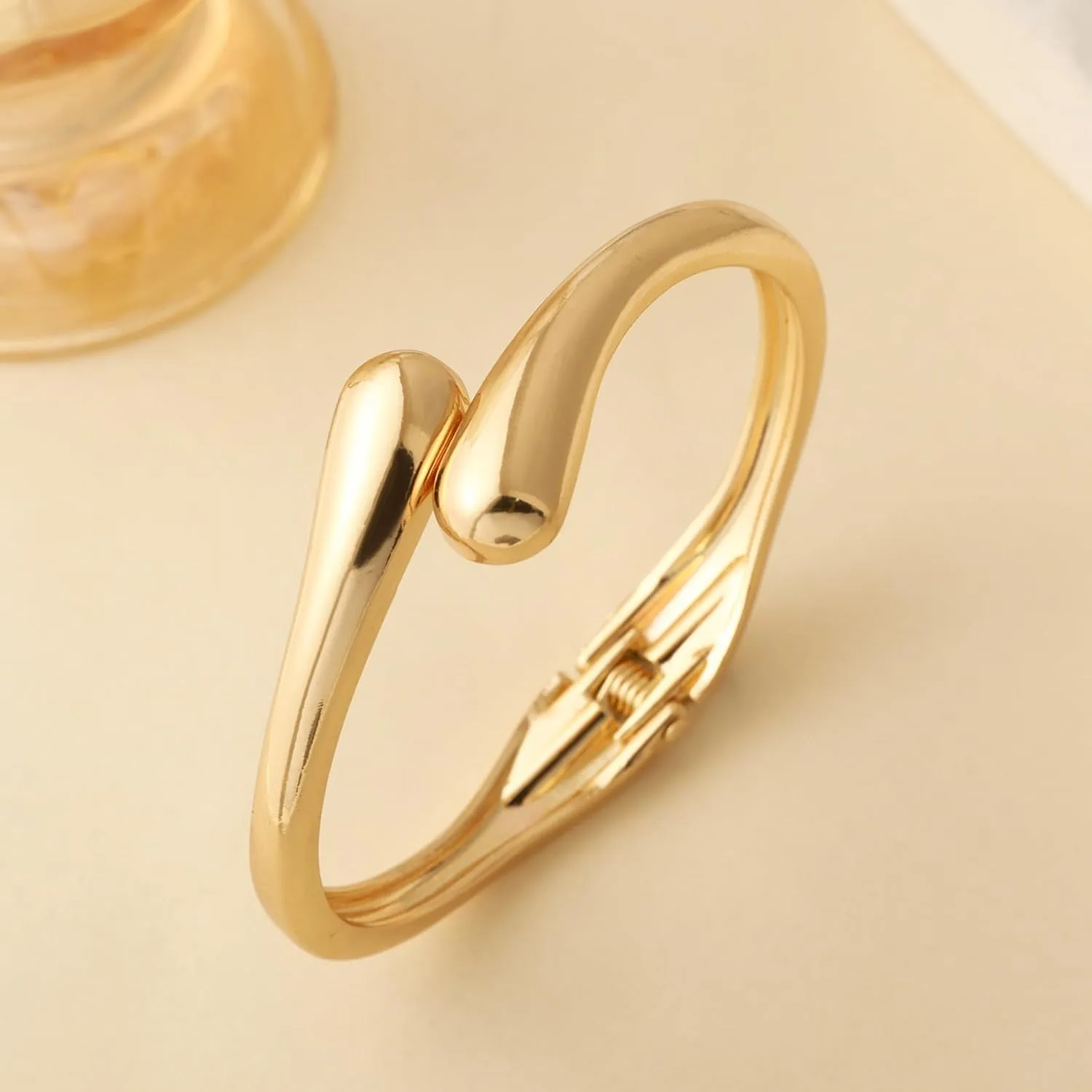 Gold Bangles Bracelets for Women, 14K Chunky Gold Waterdrop Spiral Oval Bangle Bracelets, Trendy Elegance Jewelry Gifts for Women