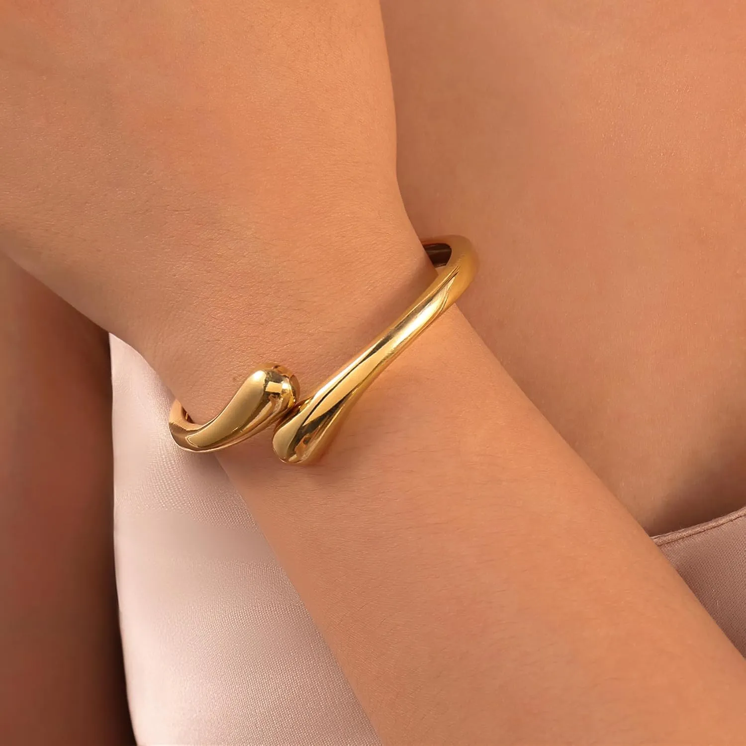 Gold Bangles Bracelets for Women, 14K Chunky Gold Waterdrop Spiral Oval Bangle Bracelets, Trendy Elegance Jewelry Gifts for Women