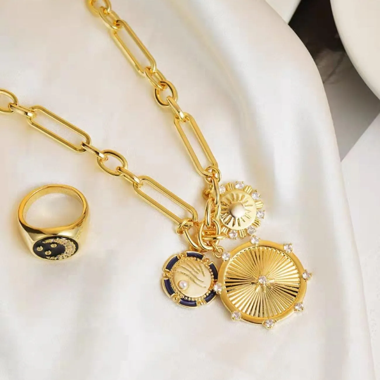 Gold Charm Necklaces for Women, 18K Gold plated Sun Pendant Necklace Chunky Gold Heart Chain Aesthetic Jewelry Accessories