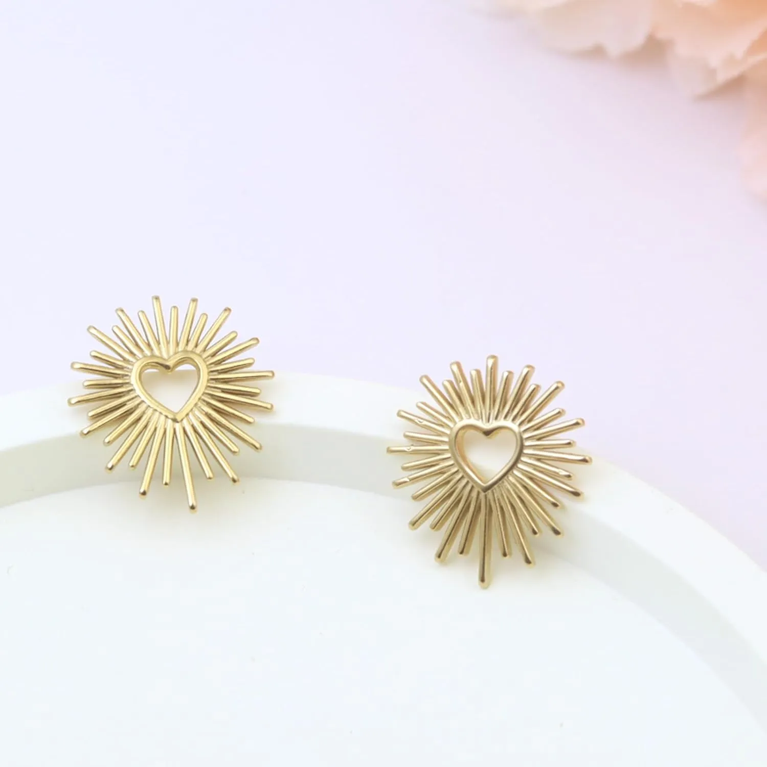 Gold Chunky Statement Earrings For Women, Geometric Stud Earrings Sparkling Dainty Sacred Heart Earrings Trendy Metal 80s Earrings Vacation Summer Beach Party Birthday Fashion Jewelry Gifts