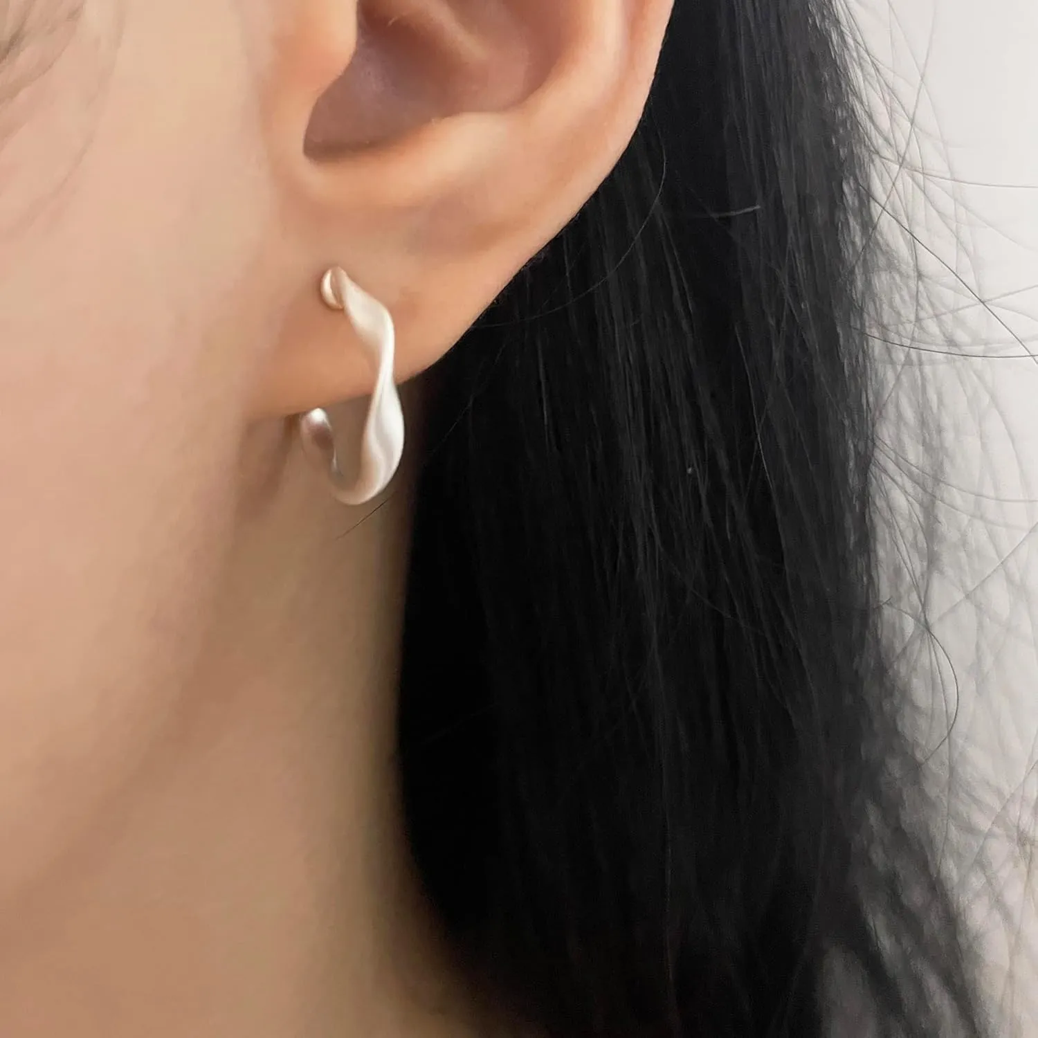 Gold Clip On Earrings for Women Twisted Matt Gold Plated Clip On Hoop Earrings Lightweight Non Pierced Clip On Hoops Adjustable No Piercing Fake Earrings