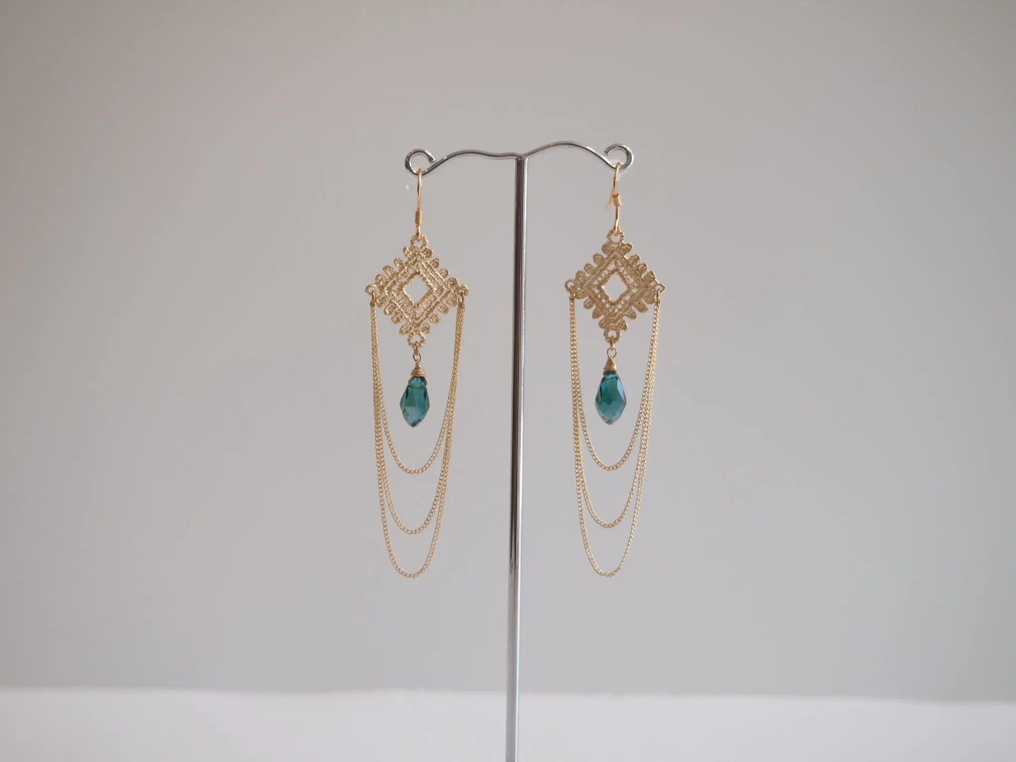 Handmade earrings with green quartz