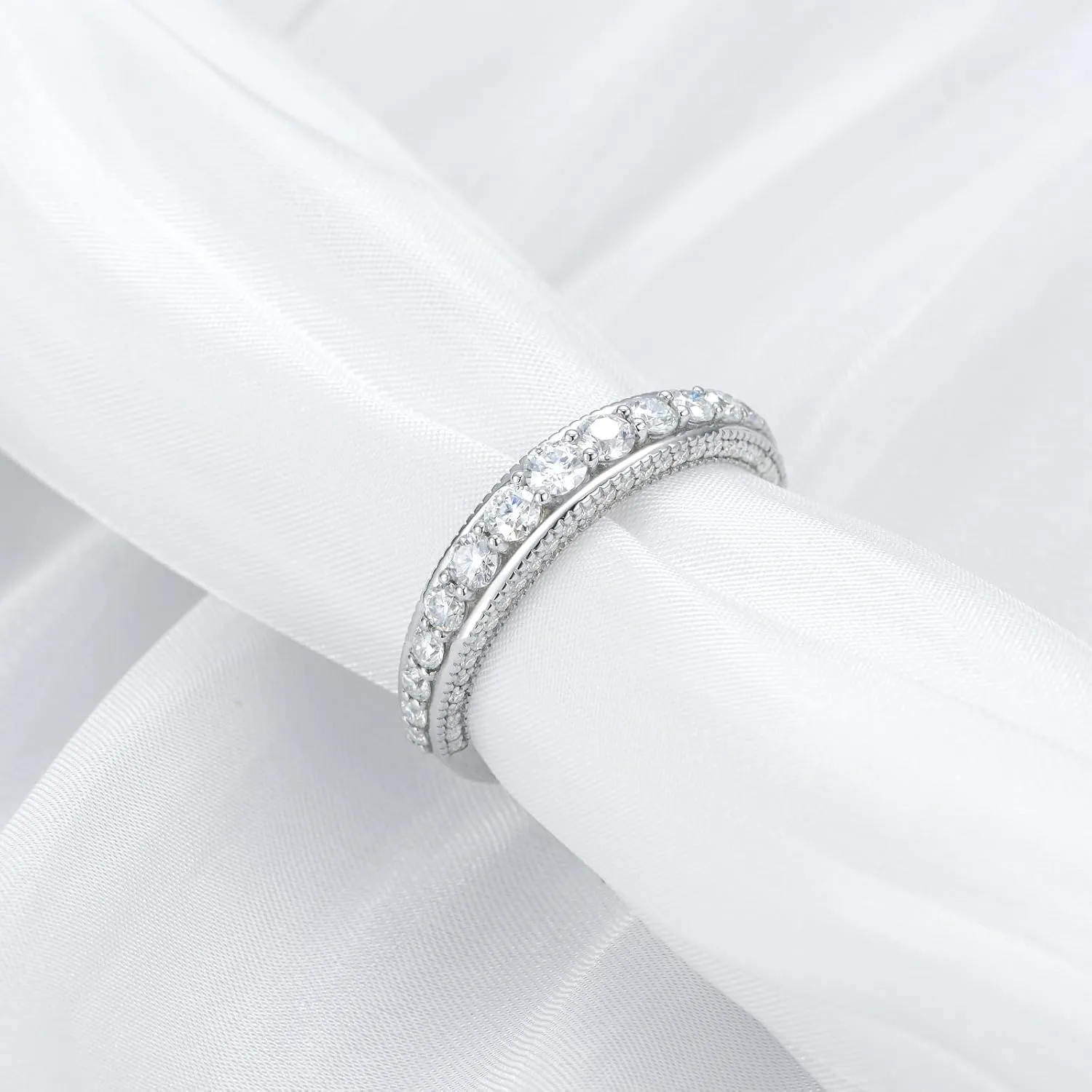 Molioaki 1.52 carats Round Cut Wedding bands for women Moissanite wedding bands Platinum Plated Silver womens wedding rings