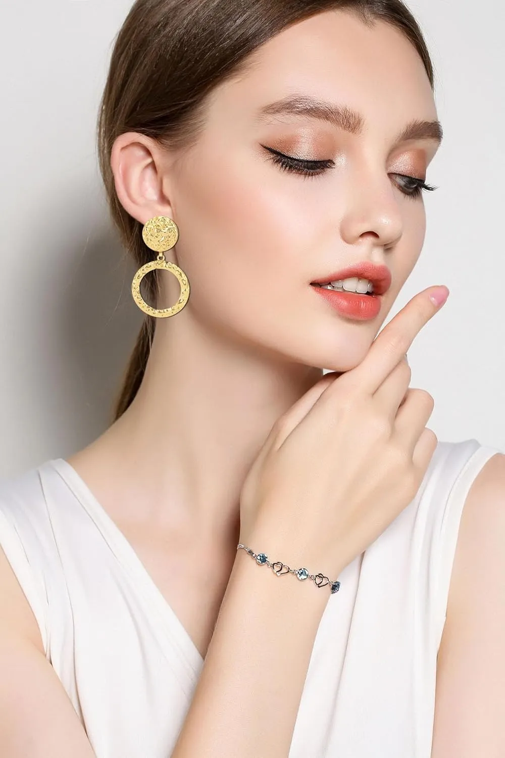 MOZAKA 11 Pairs Gold Clip On Hoop Earrings for Women Fashion Clip on Earrings Twist Round Geometric Chunky Hoop Clip Earrings Adjustable Fake Clip On Earrings Set for Gift