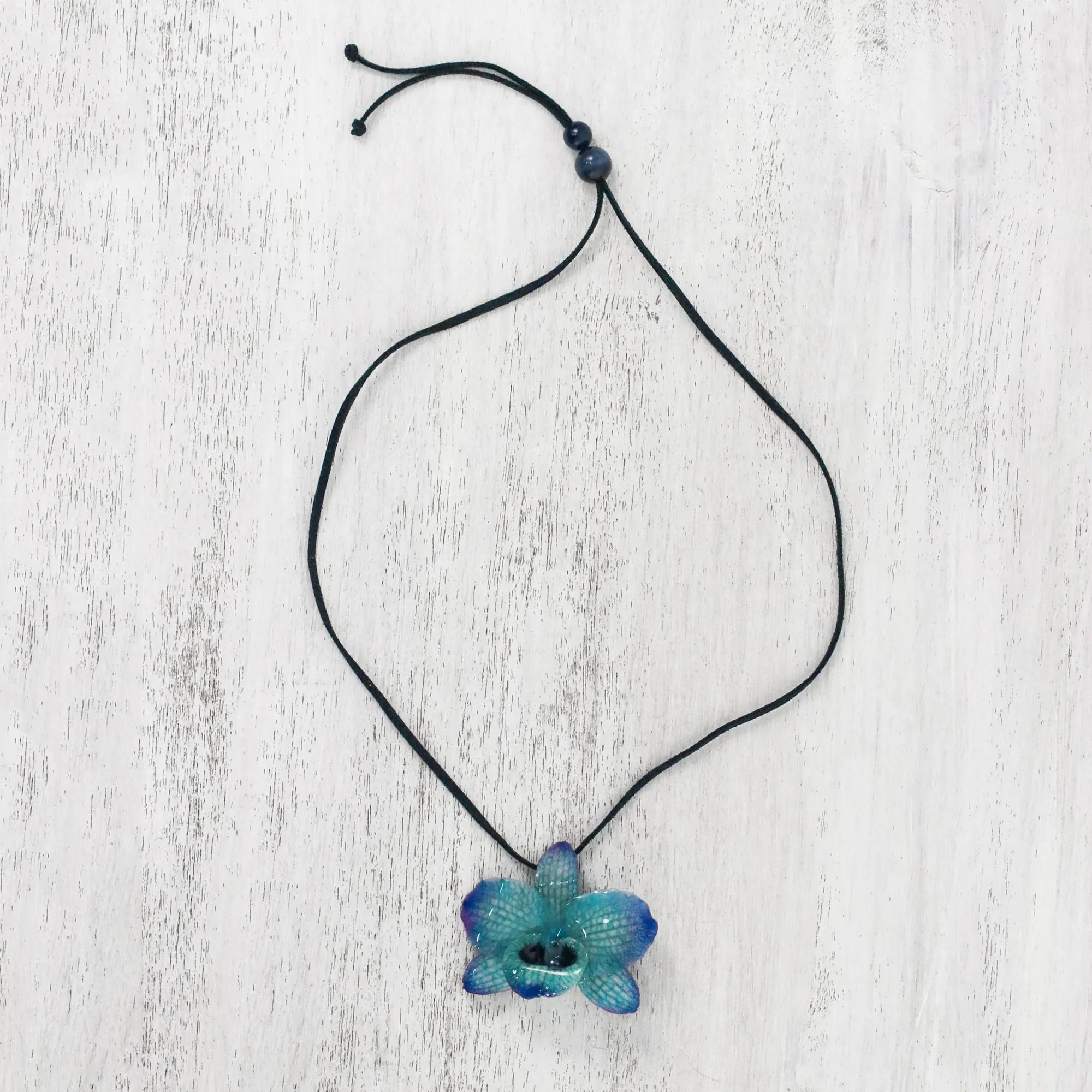 Natural Feeling Glass Bead & Brass Natural Orchid Necklace