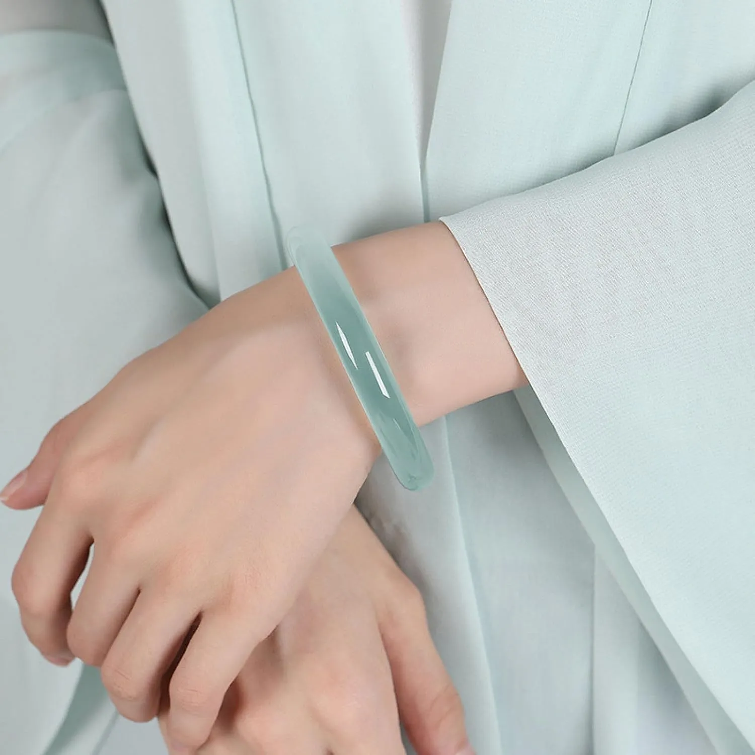 Natural Jade Bangle Bracelet for Women authentic ice species Emerald Light Green Agate Fresh and Elegant Bracelet