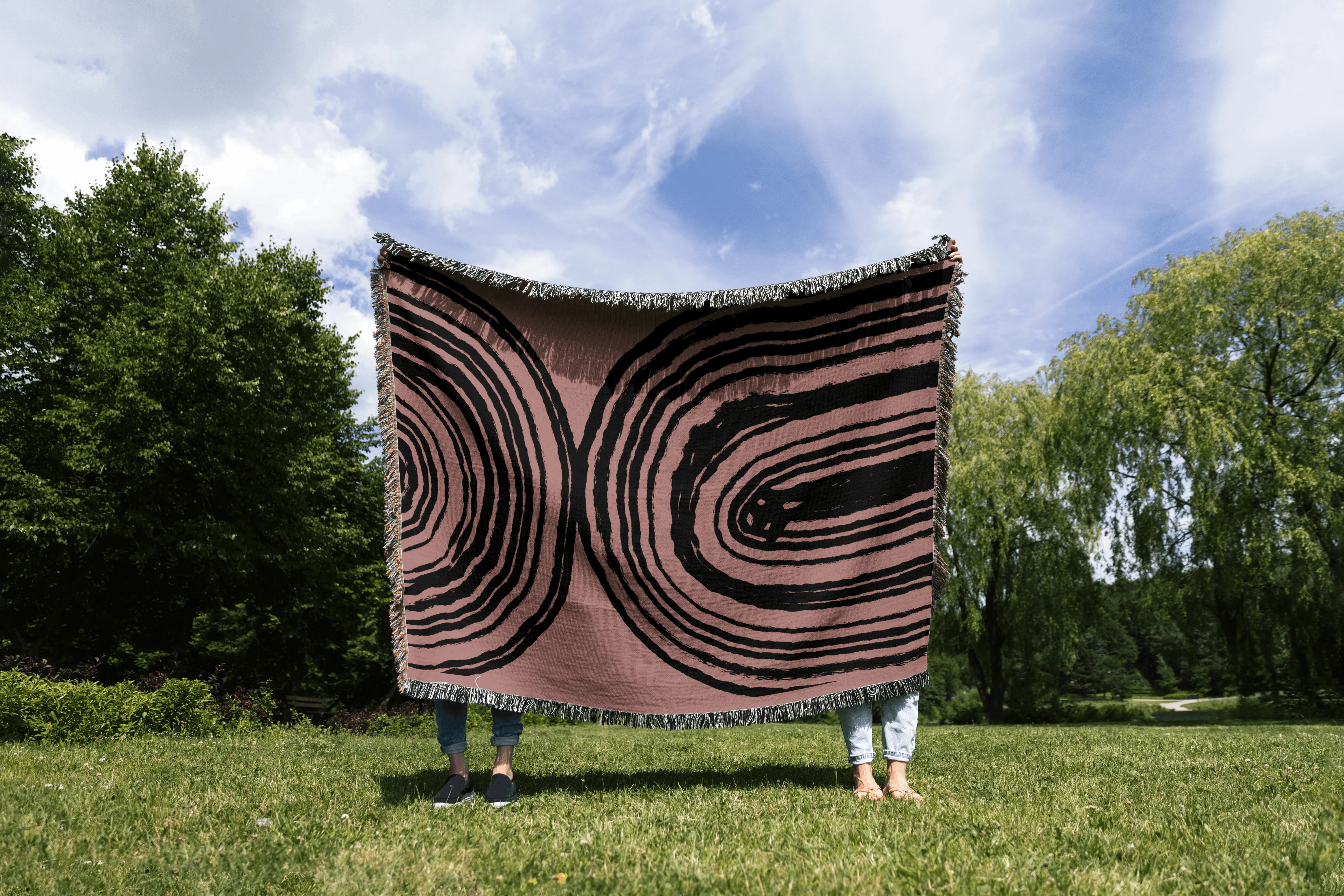 Organic Ring Pattern Woven Cotton Blanket in Dusty Rose and Black