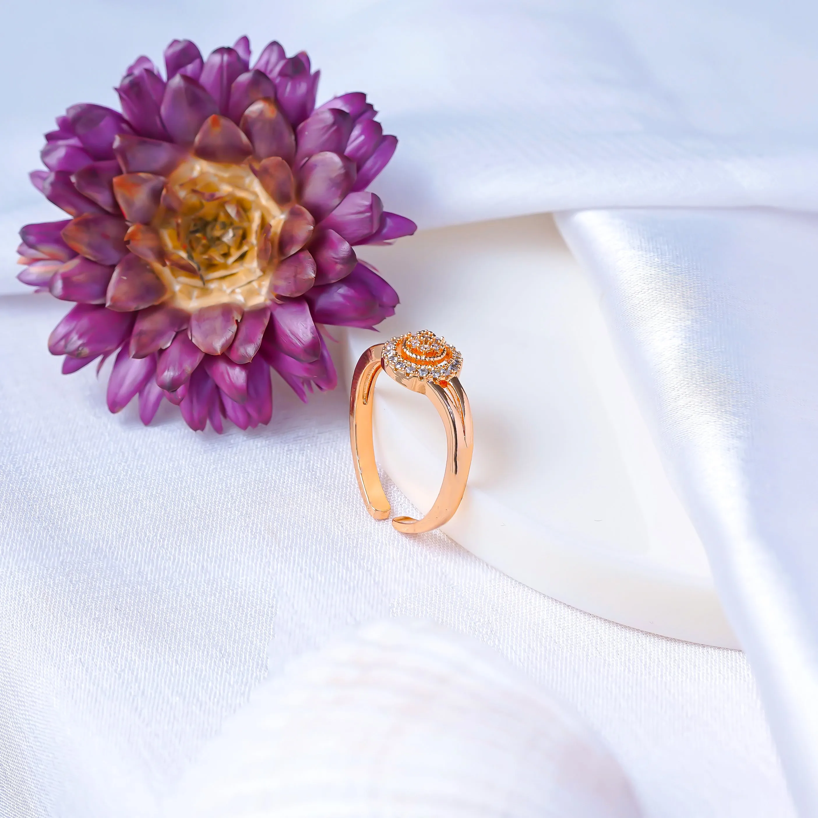 "Zarder Splendor: Experience True Magnificence in Rings"