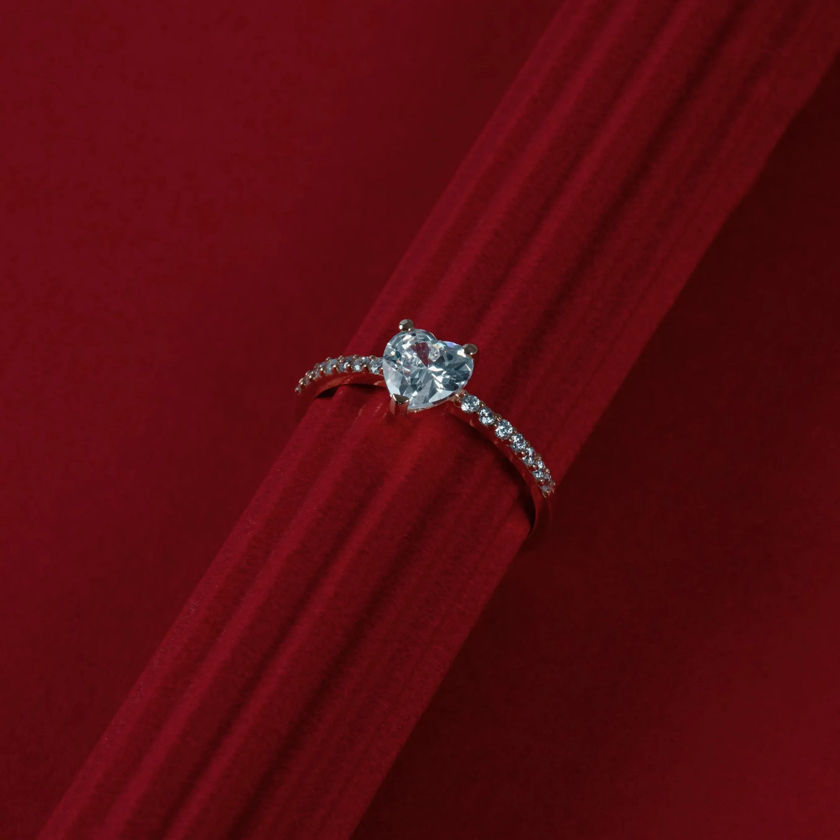 Solitaire heart pave ring