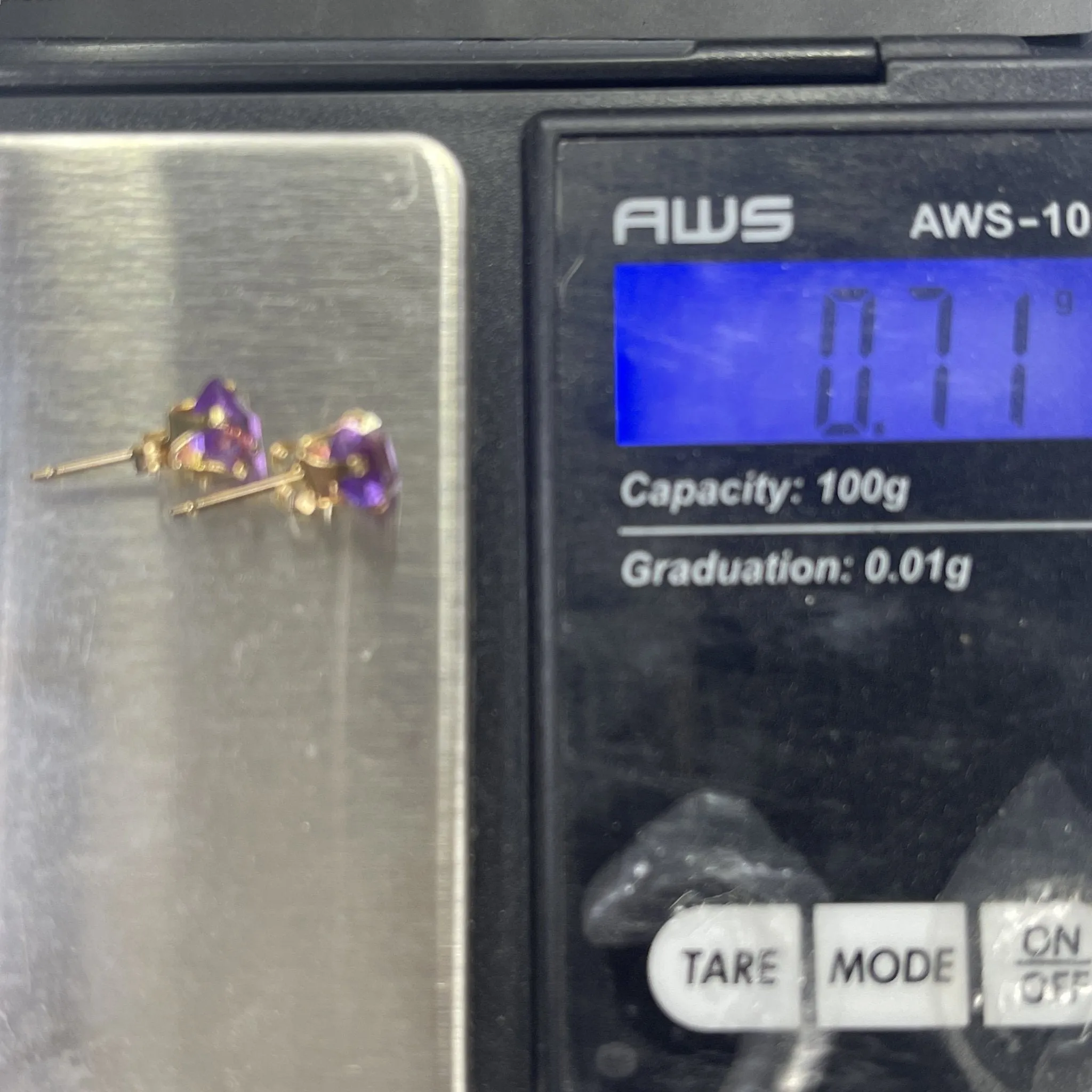 Vintage Amethyst Square Earrings set in 14K Gold. February Birthstone. 1970s Sustainable Estate Jewelry.