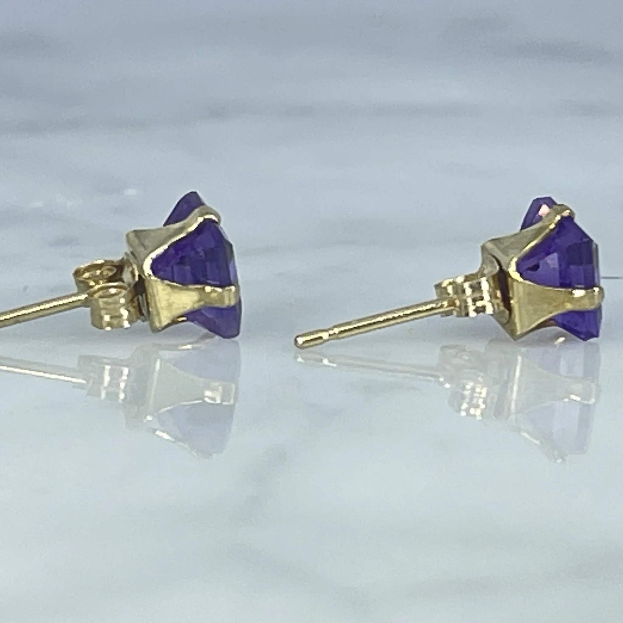 Vintage Amethyst Square Earrings set in 14K Gold. February Birthstone. 1970s Sustainable Estate Jewelry.