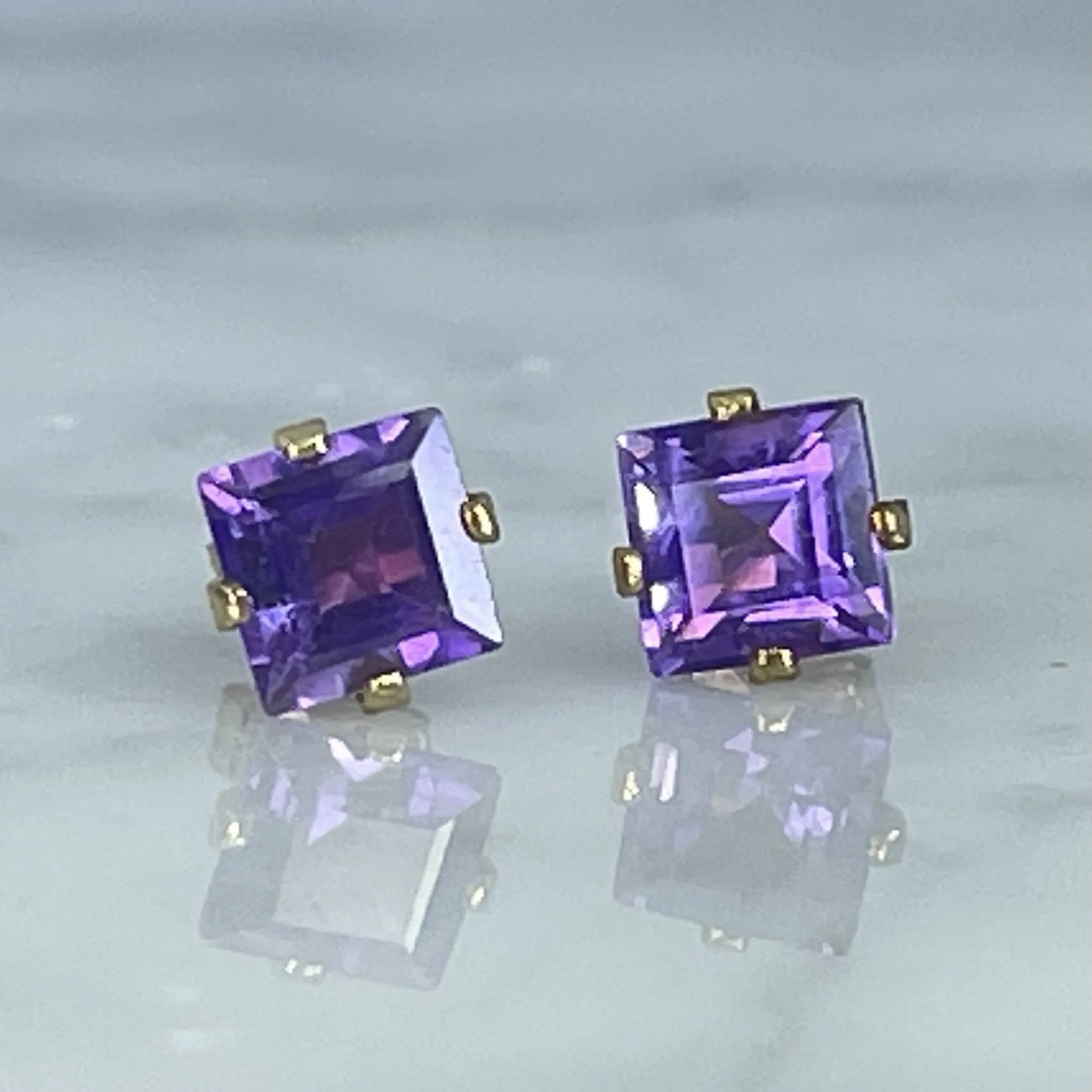 Vintage Amethyst Square Earrings set in 14K Gold. February Birthstone. 1970s Sustainable Estate Jewelry.
