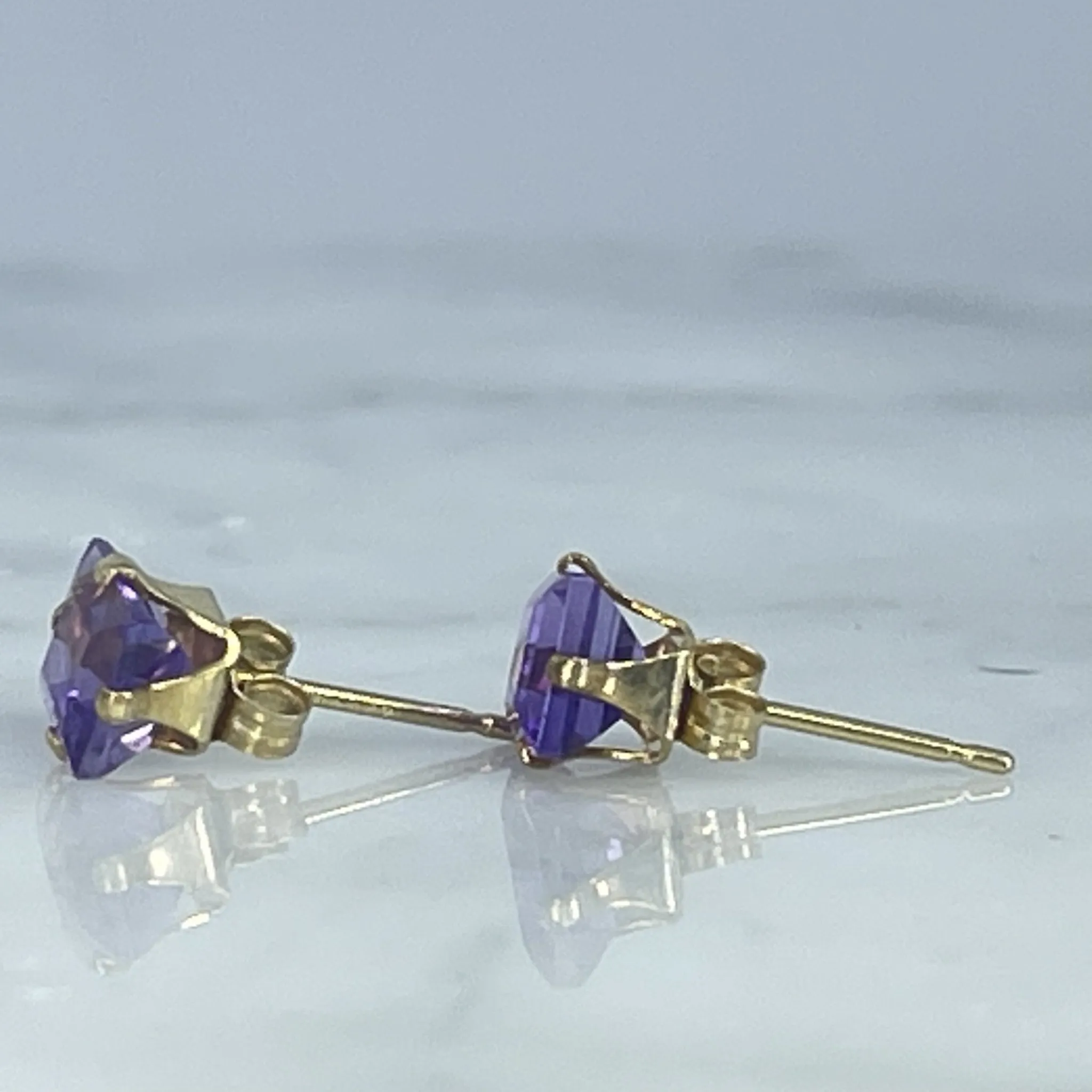 Vintage Amethyst Square Earrings set in 14K Gold. February Birthstone. 1970s Sustainable Estate Jewelry.