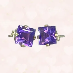 Vintage Amethyst Square Earrings set in 14K Gold. February Birthstone. 1970s Sustainable Estate Jewelry.